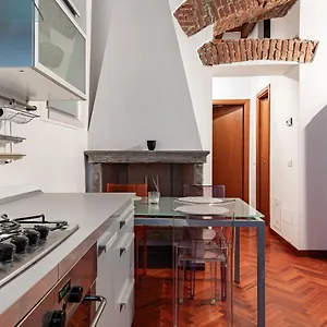 Appartamento Ticinese Livings Comfy - Full City Center, Milano